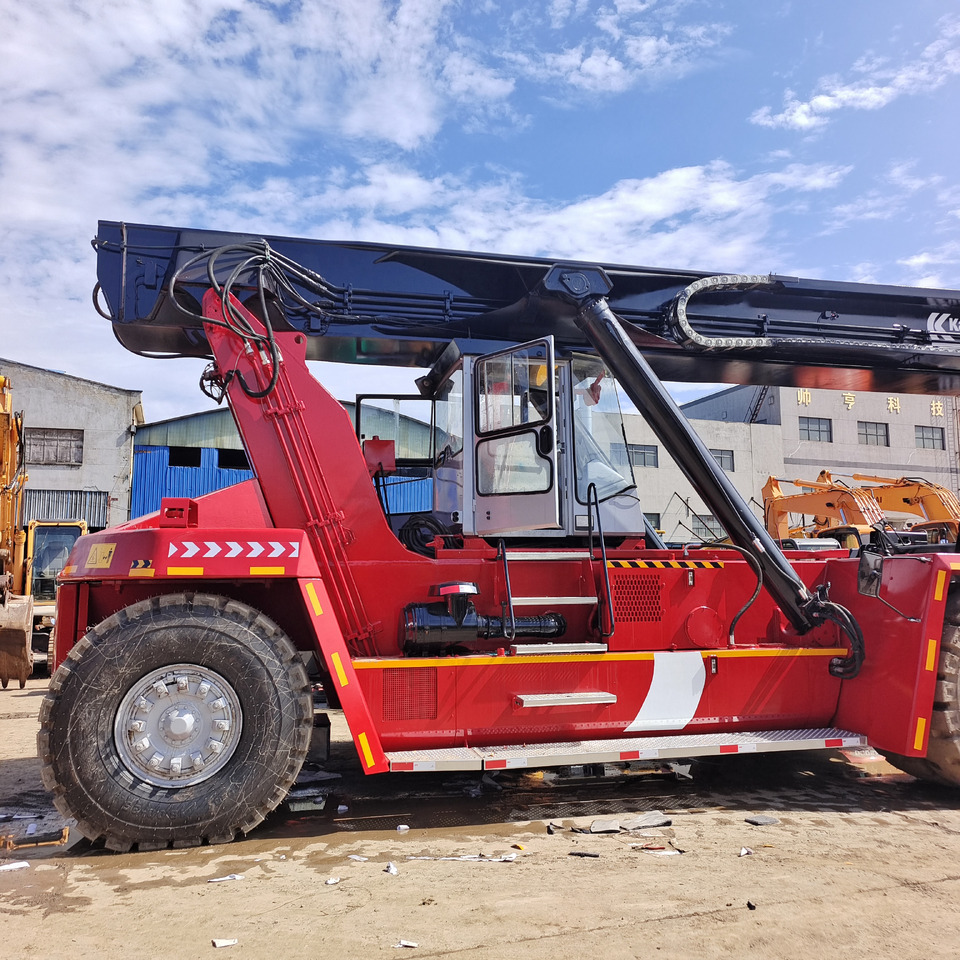 KALMAR DRF 450 - Reach stacker: picture 1 KALMAR DRF 450 - Reach stacker: picture 1