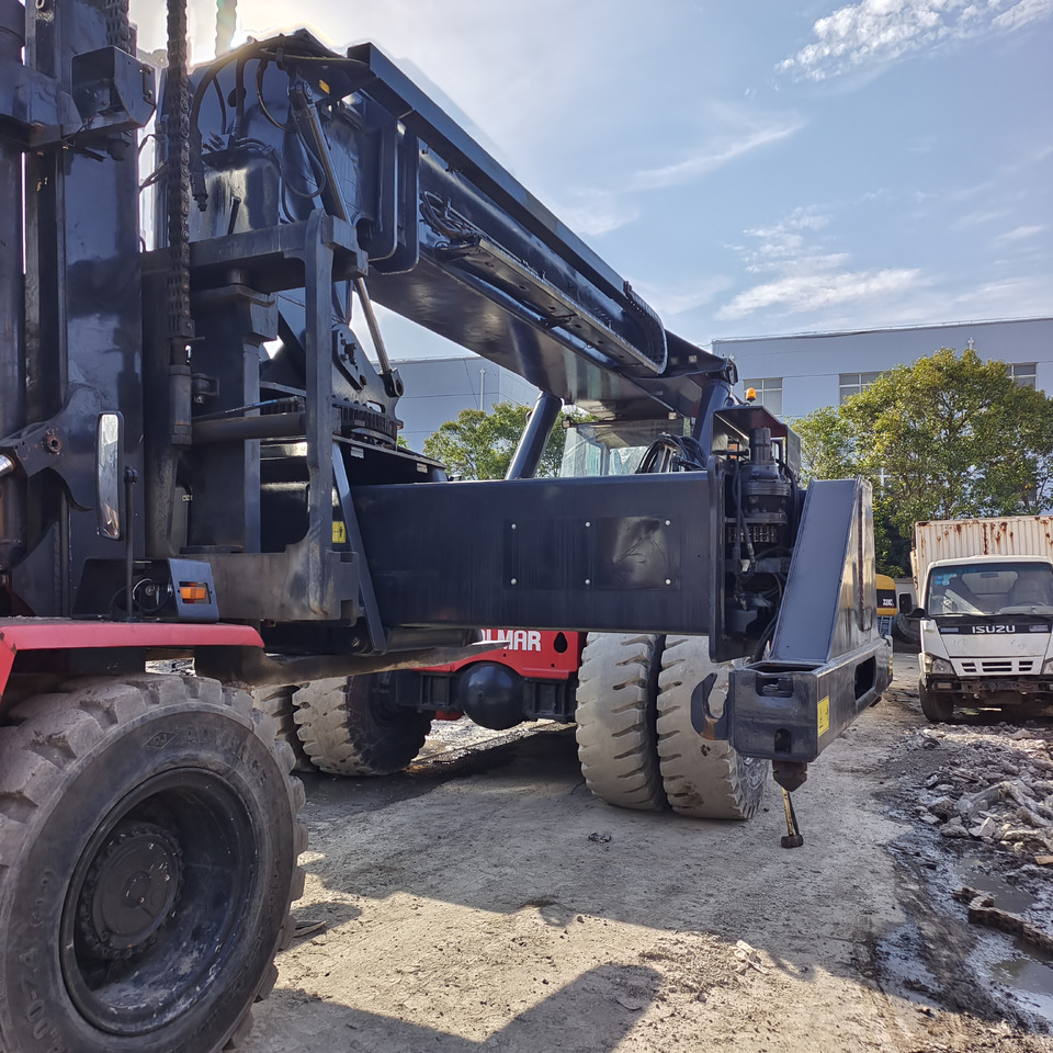 KALMAR DRT450 - Reach stacker: picture 3 KALMAR DRT450 - Reach stacker: picture 3