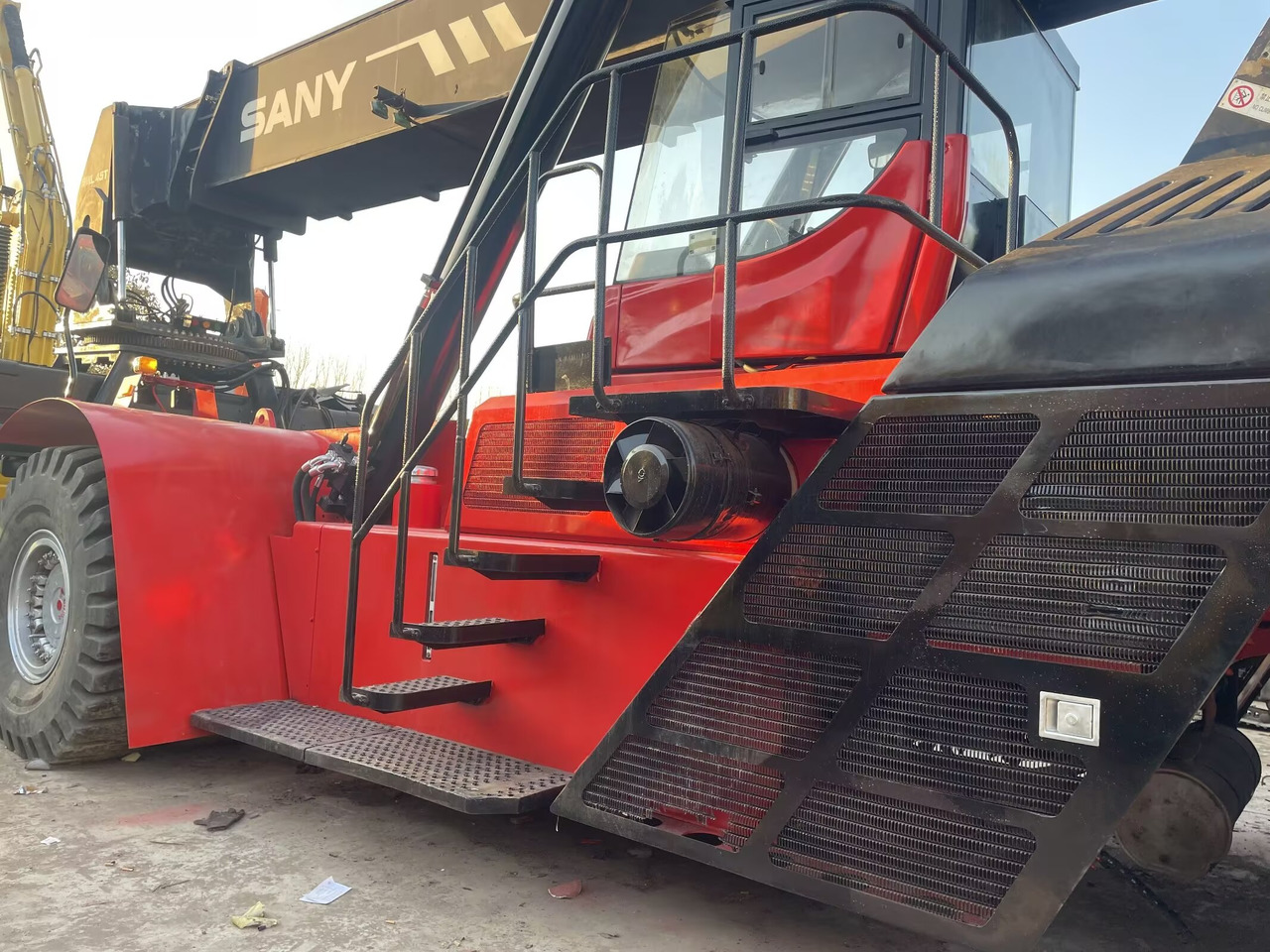 SANY SRSC45C30 - Reach stacker: picture 4 SANY SRSC45C30 - Reach stacker: picture 4
