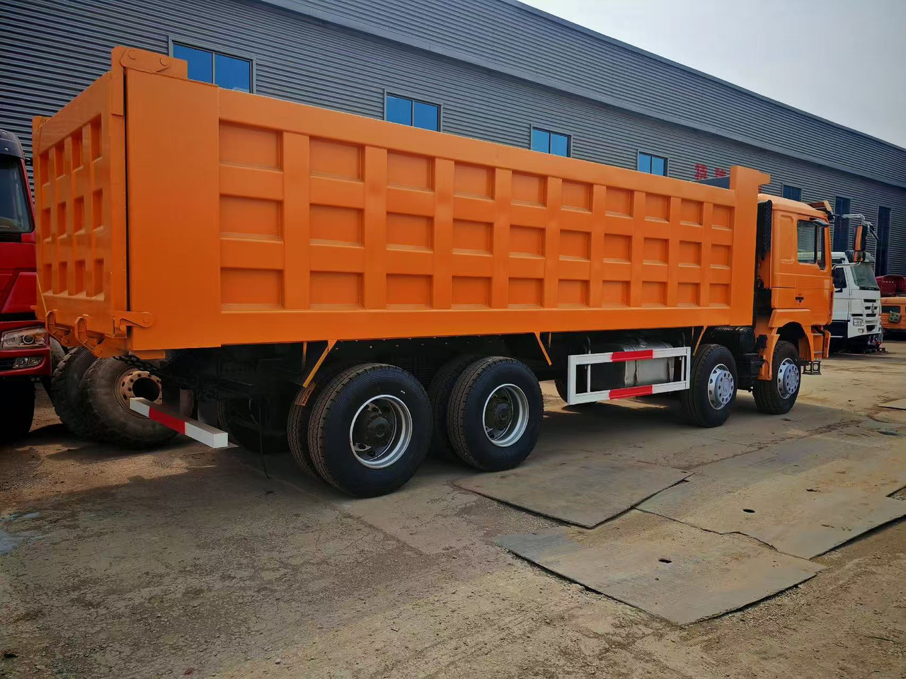 SHACMAN F3000 8*4 DUMP TRUCK - Tipper: picture 3 SHACMAN F3000 8*4 DUMP TRUCK - Tipper: picture 3