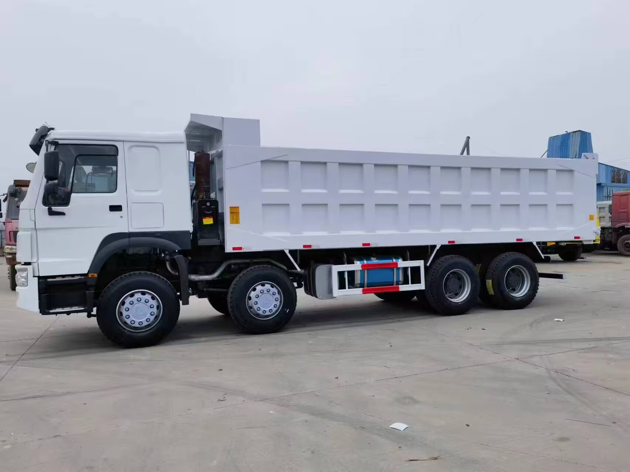 SINOTRUK HOWO 8*4 DUMP TRUCK - Tipper: picture 1 SINOTRUK HOWO 8*4 DUMP TRUCK - Tipper: picture 1
