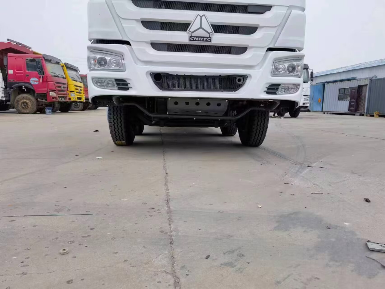 SINOTRUK HOWO 8*4 DUMP TRUCK - Tipper: picture 4 SINOTRUK HOWO 8*4 DUMP TRUCK - Tipper: picture 4
