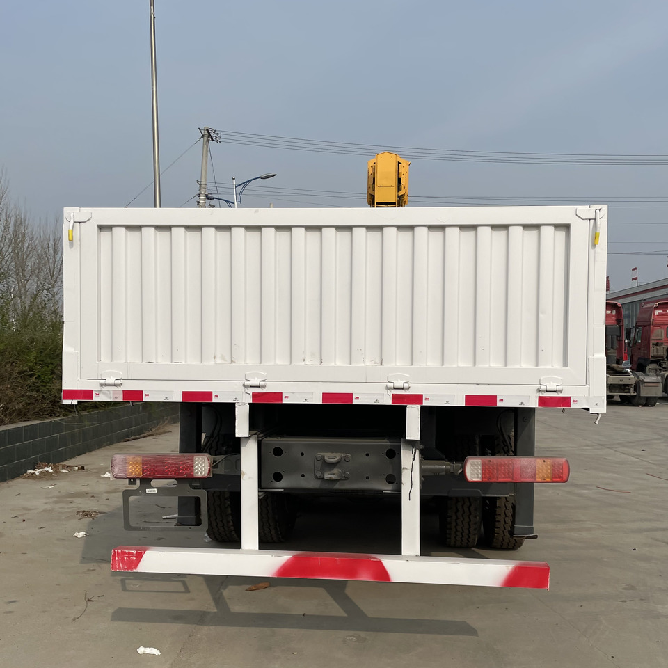 SINOTRUK HOWO 8 TON Knuckle boom truck-mounted crane - Crane truck: picture 5 SINOTRUK HOWO 8 TON Knuckle boom truck-mounted crane - Crane truck: picture 5