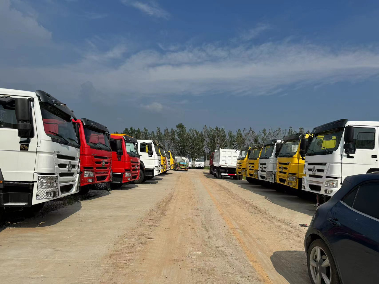 SINOTRUK HOWO DUMP TRUCK 6*4 8*4 371 380 400 420 460 HP - Tipper: picture 1 SINOTRUK HOWO DUMP TRUCK 6*4 8*4 371 380 400 420 460 HP - Tipper: picture 1