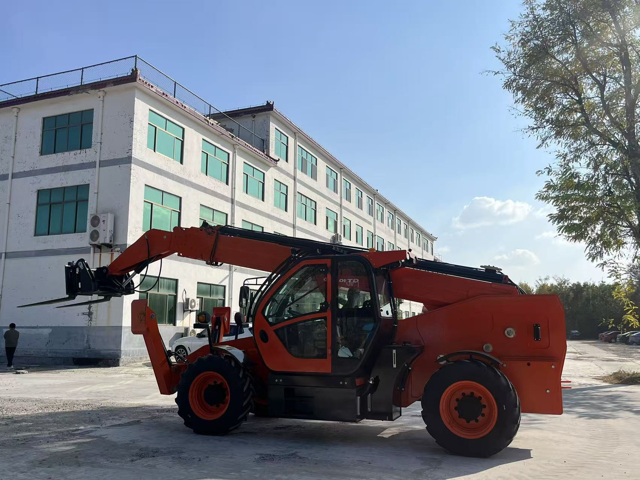 XCMG 17.5 METER BRAND NEW - Telescopic handler: picture 3 XCMG 17.5 METER BRAND NEW - Telescopic handler: picture 3