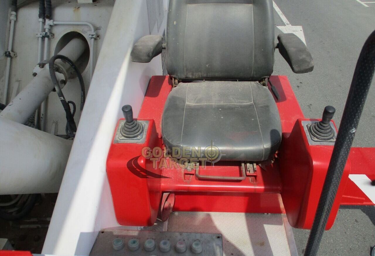 Fire truck Mercedes-Benz Actros 3332 6x4 Manlift Truck: picture 10