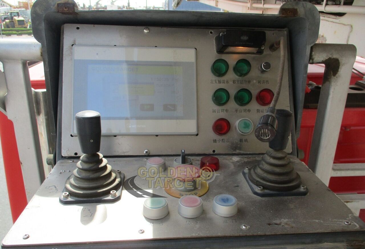 Fire truck Mercedes-Benz Actros 3332 6x4 Manlift Truck: picture 7