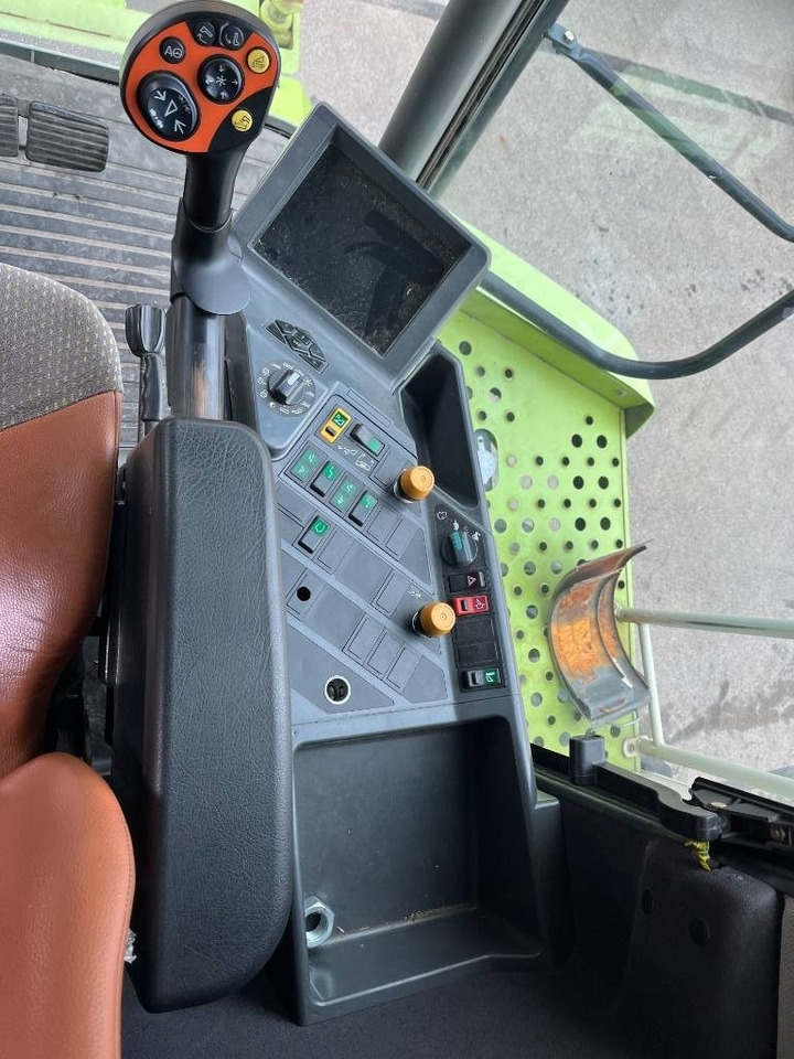 Combine harvester Claas Lexion 540 C: picture 10