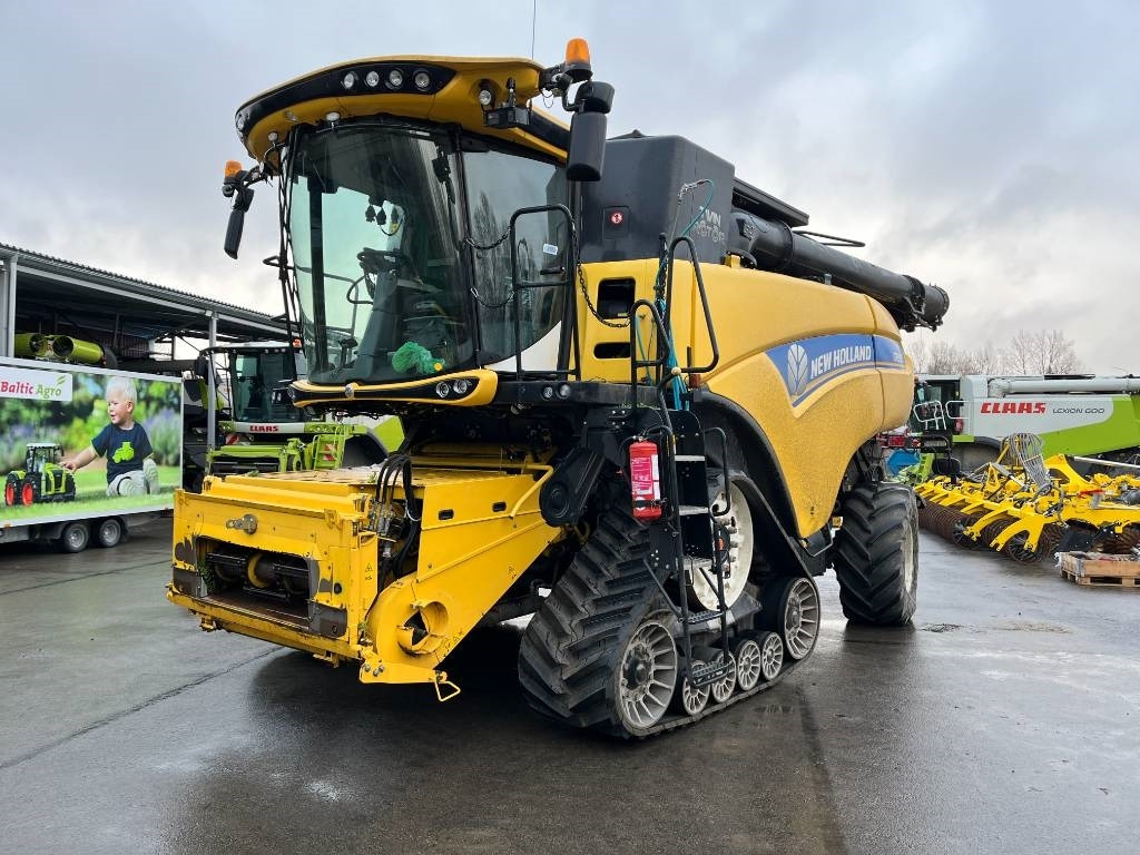 New Holland CR 9.90 - Combine harvester: picture 1 New Holland CR 9.90 - Combine harvester: picture 1