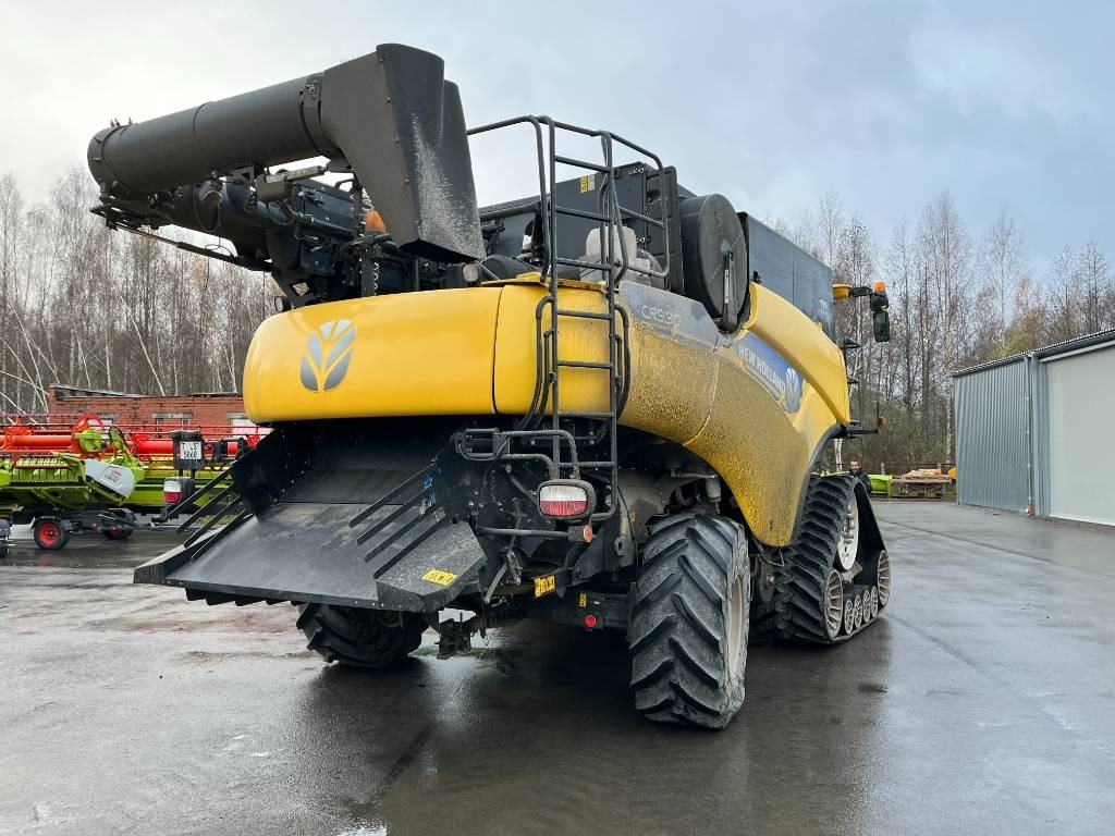 New Holland CR 9.90 - Combine harvester: picture 4 New Holland CR 9.90 - Combine harvester: picture 4