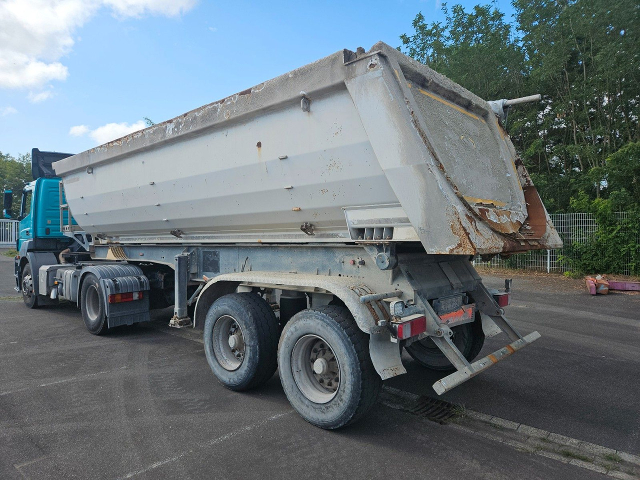 Meiller Stahlmulde Halbschale - Tipper semi-trailer: picture 2 Meiller Stahlmulde Halbschale - Tipper semi-trailer: picture 2