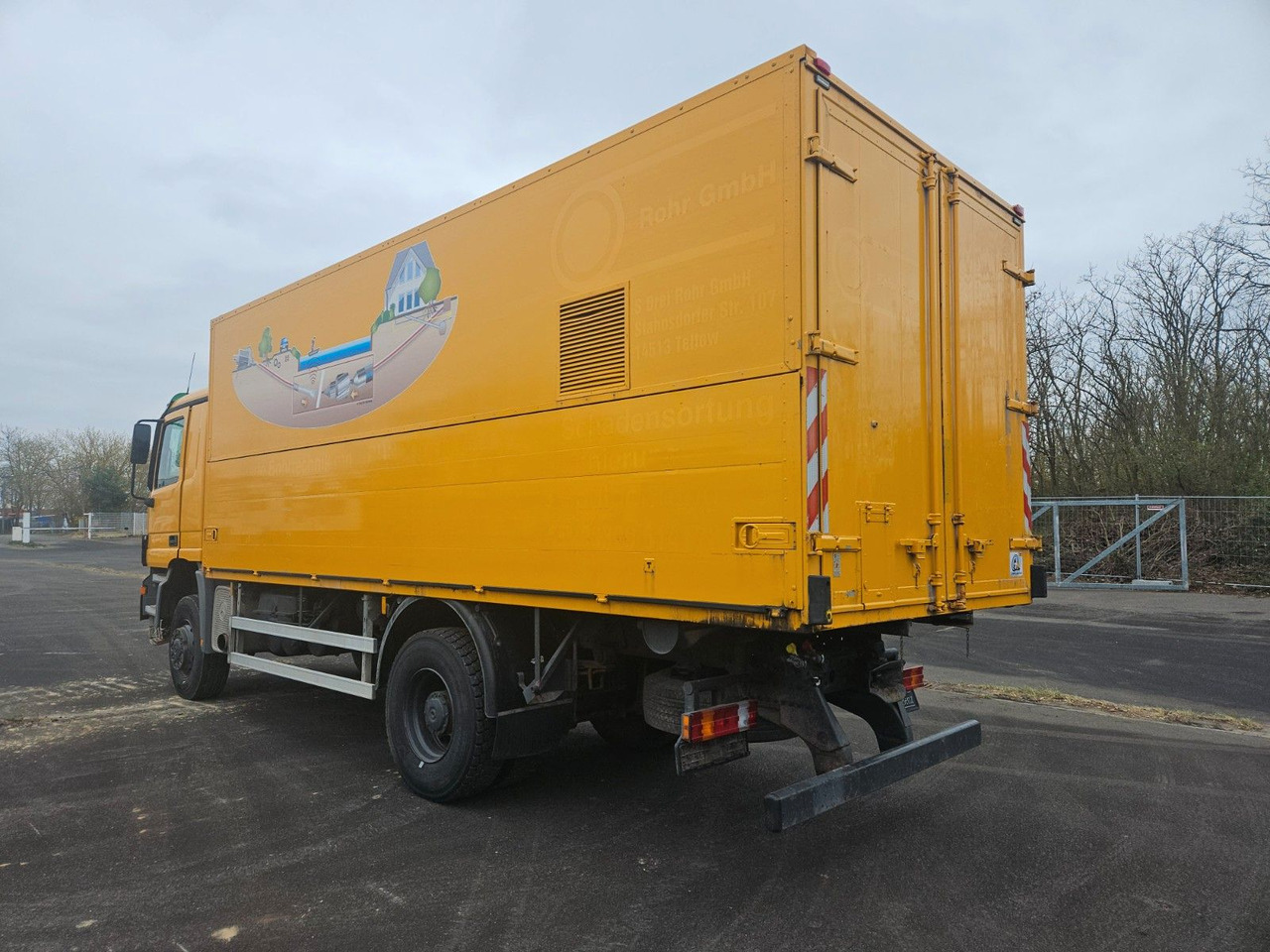 Mercedes-Benz Actros 2031 4x4 Koffer orig. 127.600 km !!! - Box truck: picture 2 Mercedes-Benz Actros 2031 4x4 Koffer orig. 127.600 km !!! - Box truck: picture 2