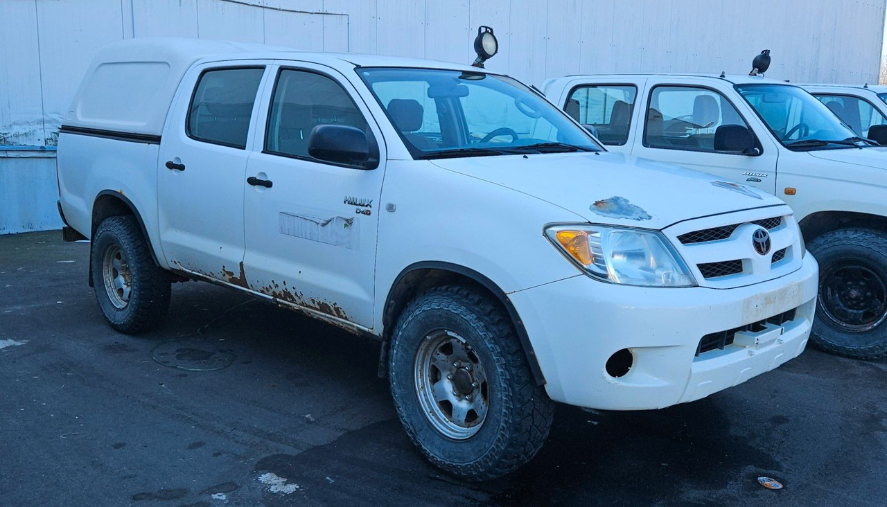 Toyota Hilux Double Cab 4x4 - SUV: picture 2 Toyota Hilux Double Cab 4x4 - SUV: picture 2