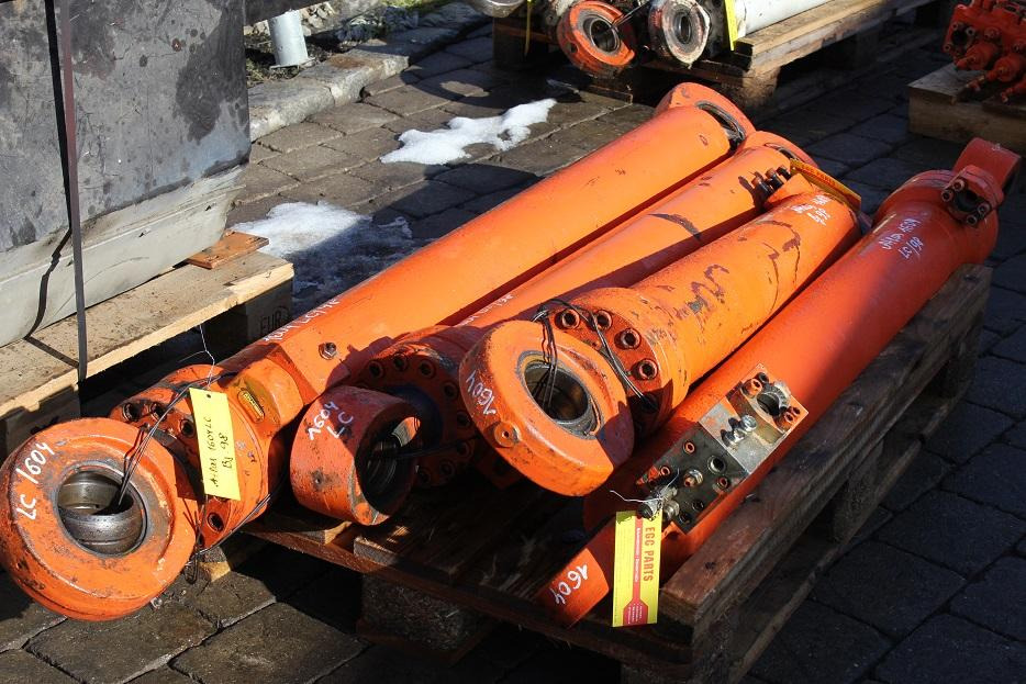 Atlas 1604 LC - Hydraulic cylinder for Construction machinery: picture 2 Atlas 1604 LC - Hydraulic cylinder for Construction machinery: picture 2