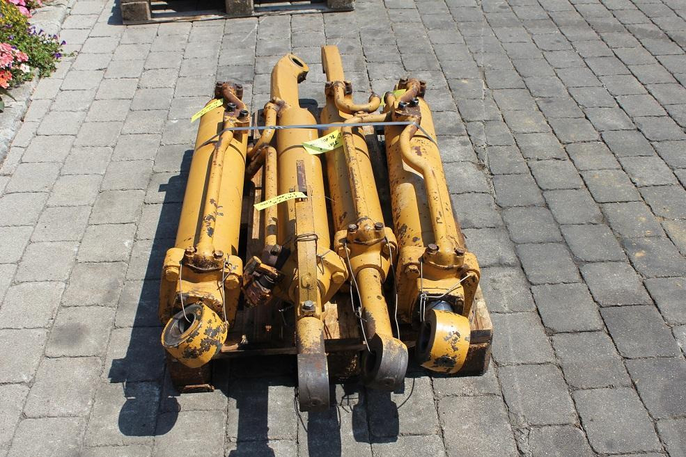 Fiat FL 10 C Laderaupe - Hydraulic cylinder for Construction machinery: picture 2 Fiat FL 10 C Laderaupe - Hydraulic cylinder for Construction machinery: picture 2