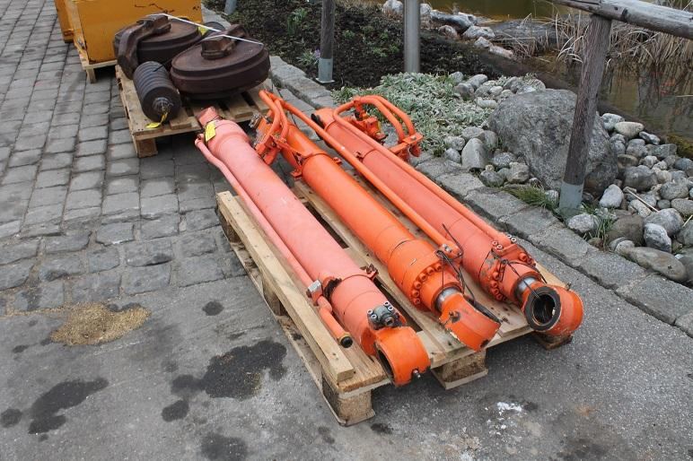 Fiat-Hitachi EX 165 - Hydraulic cylinder for Construction machinery: picture 4 Fiat-Hitachi EX 165 - Hydraulic cylinder for Construction machinery: picture 4