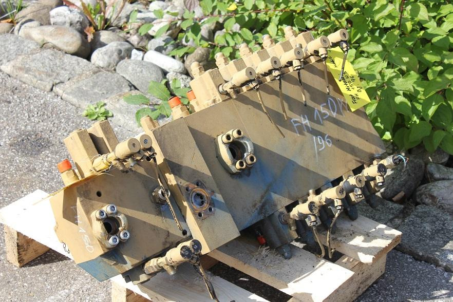 Fiat-Hitachi FH 150 - Hydraulic valve for Construction machinery: picture 1 Fiat-Hitachi FH 150 - Hydraulic valve for Construction machinery: picture 1