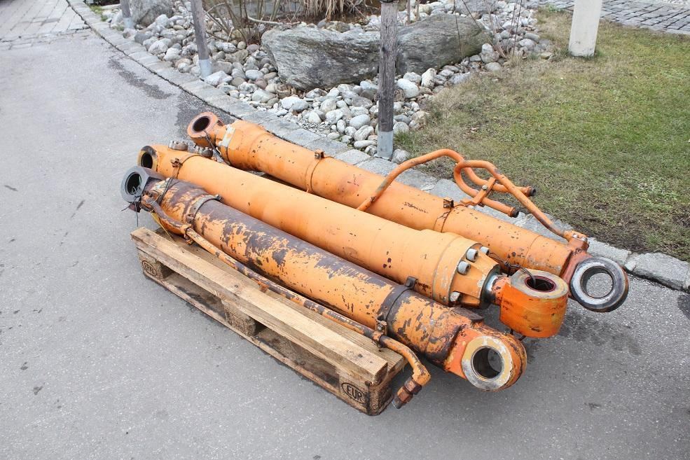 Hitachi FH 220 LC - Hydraulic cylinder for Construction machinery: picture 5 Hitachi FH 220 LC - Hydraulic cylinder for Construction machinery: picture 5