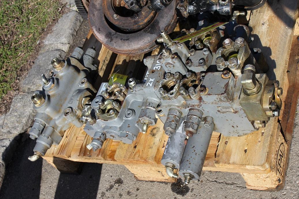 Hitachi ZW 310 - Hydraulic valve for Construction machinery: picture 2 Hitachi ZW 310 - Hydraulic valve for Construction machinery: picture 2
