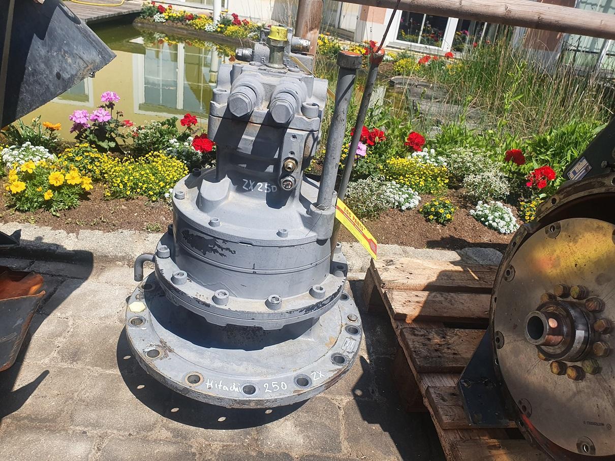 Hitachi ZX 250 - Swing motor for Construction machinery: picture 2 Hitachi ZX 250 - Swing motor for Construction machinery: picture 2