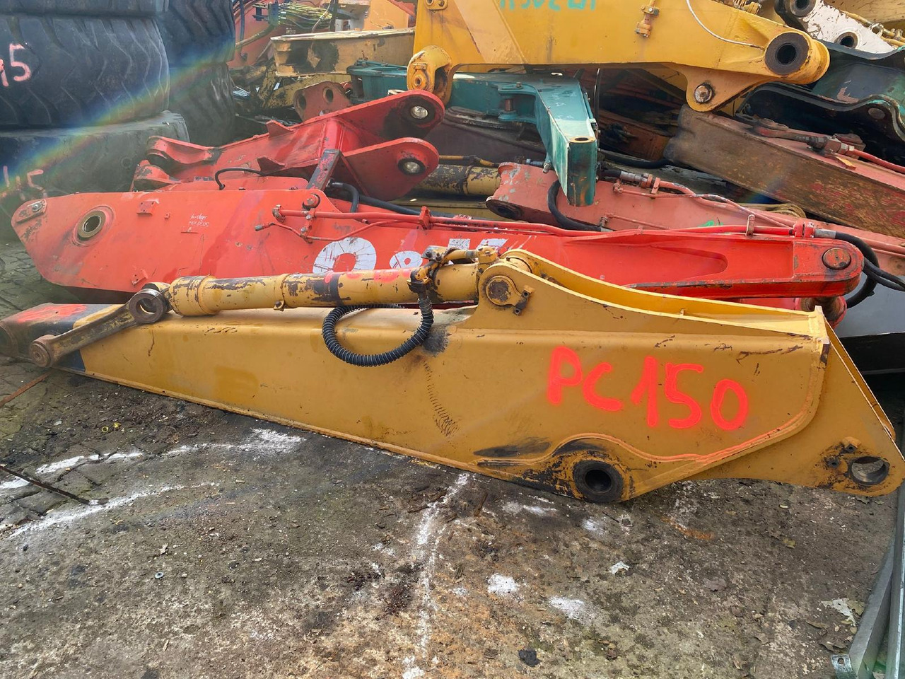 Komatsu PC 150 - Boom: picture 1 Komatsu PC 150 - Boom: picture 1