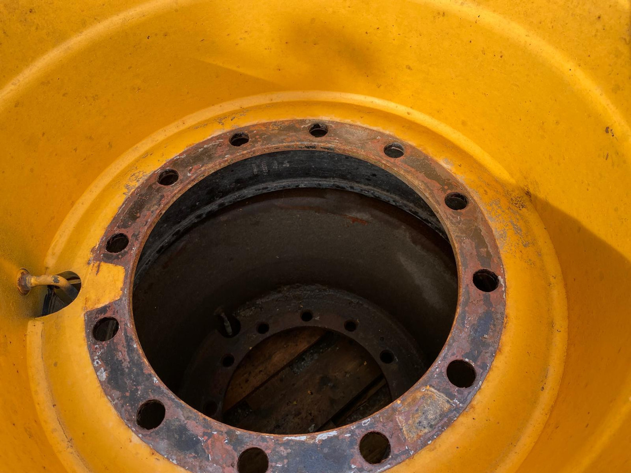 Liebherr 20,5R 25 aus L531 - Wheel and tire package for Construction machinery: picture 3 Liebherr 20,5R 25 aus L531 - Wheel and tire package for Construction machinery: picture 3
