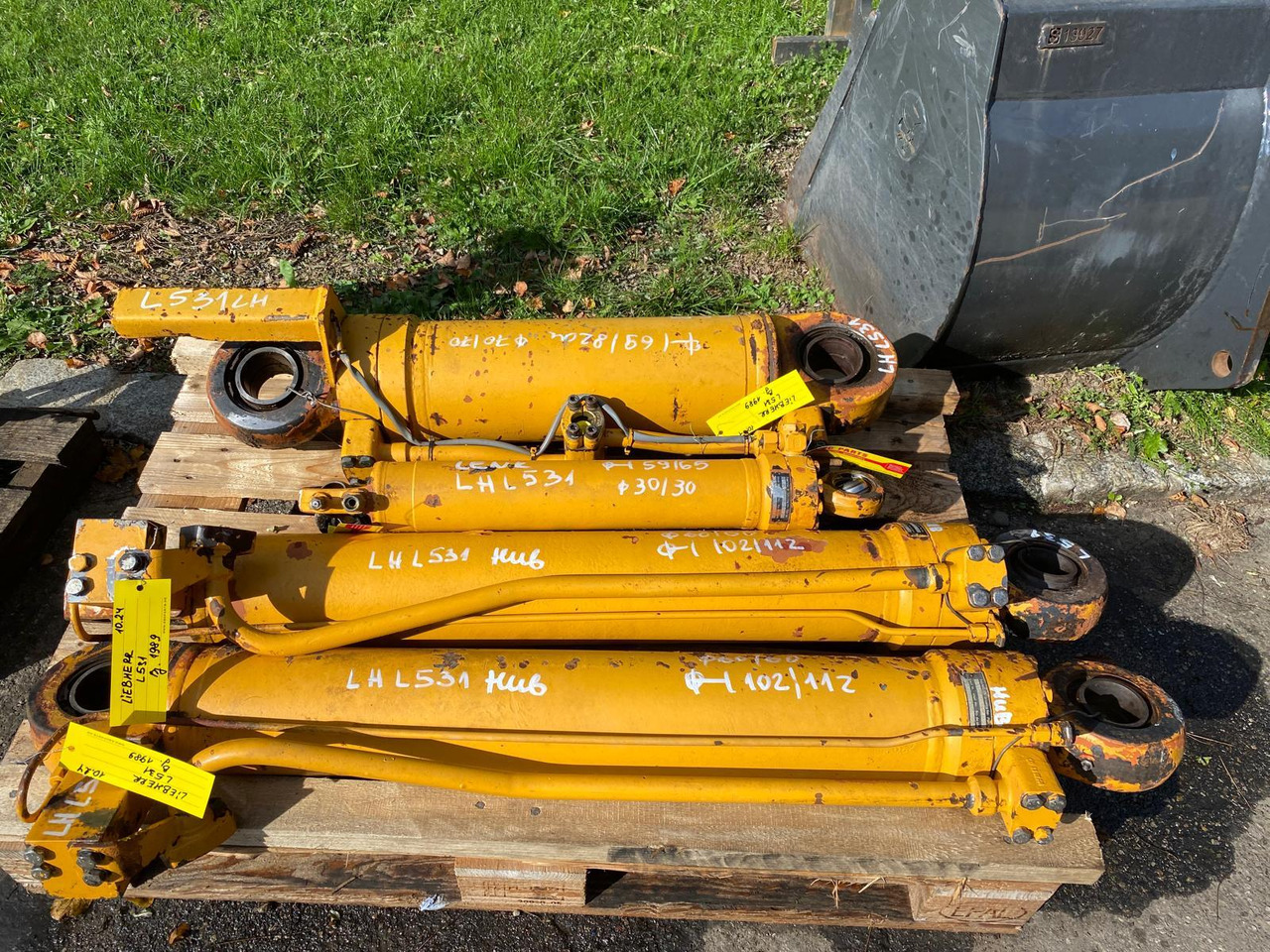 Liebherr L531 - Hydraulic cylinder for Construction machinery: picture 4 Liebherr L531 - Hydraulic cylinder for Construction machinery: picture 4