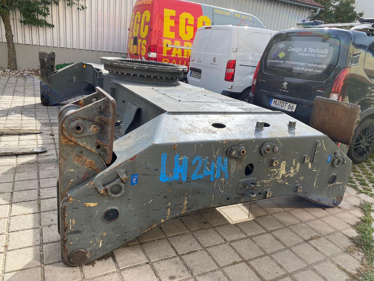 Liebherr LH 24 M LIT - Undercarriage parts for Construction machinery: picture 4 Liebherr LH 24 M LIT - Undercarriage parts for Construction machinery: picture 4