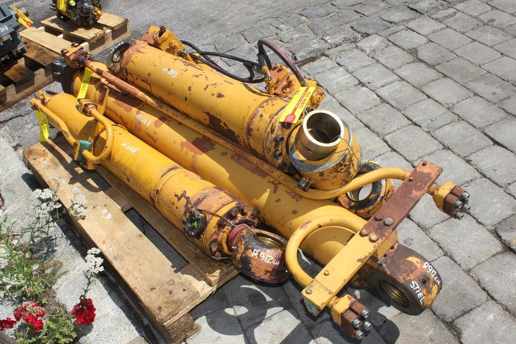 Liebherr R 912 LIT - Hydraulic cylinder for Construction machinery: picture 1 Liebherr R 912 LIT - Hydraulic cylinder for Construction machinery: picture 1