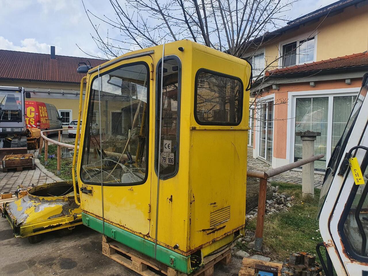 Liebherr R 942 - Cab for Crawler excavator: picture 4 Liebherr R 942 - Cab for Crawler excavator: picture 4