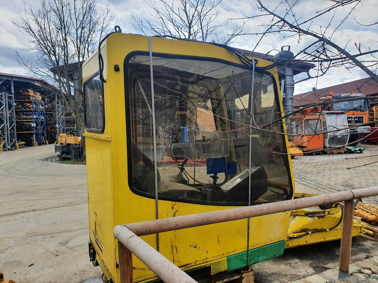 Liebherr R 942 - Cab for Crawler excavator: picture 5 Liebherr R 942 - Cab for Crawler excavator: picture 5