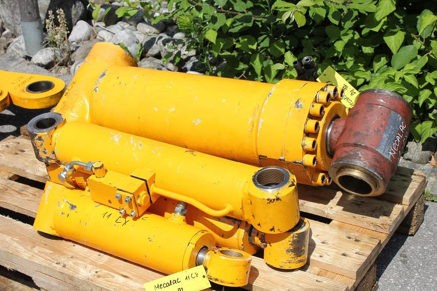 Mecalac 11CX - Hydraulic cylinder for Construction machinery: picture 2 Mecalac 11CX - Hydraulic cylinder for Construction machinery: picture 2