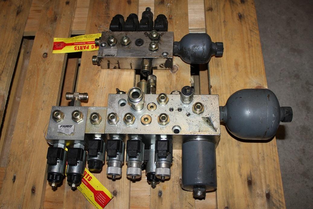 O&K MH Plus , New Holland - Hydraulic valve for Wheel excavator: picture 1 O&K MH Plus , New Holland - Hydraulic valve for Wheel excavator: picture 1