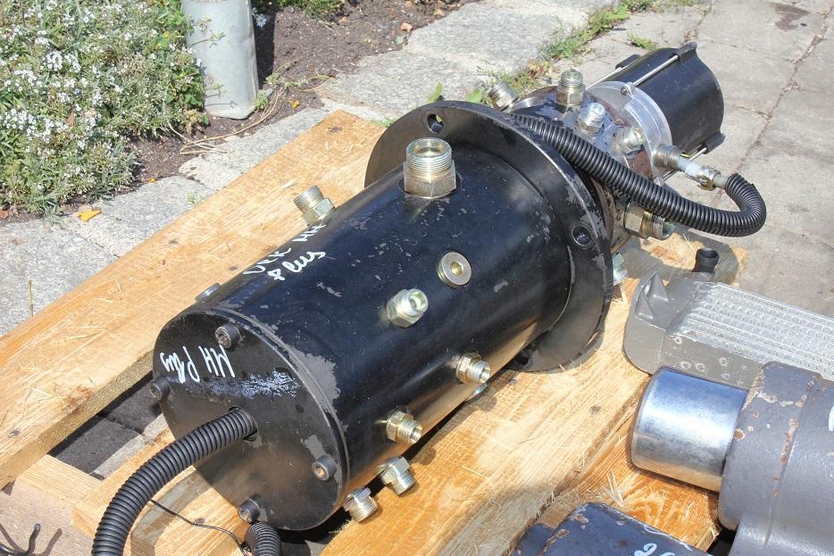 O&K MH plus / New Holland - Hydraulics for Wheel excavator: picture 4 O&K MH plus / New Holland - Hydraulics for Wheel excavator: picture 4