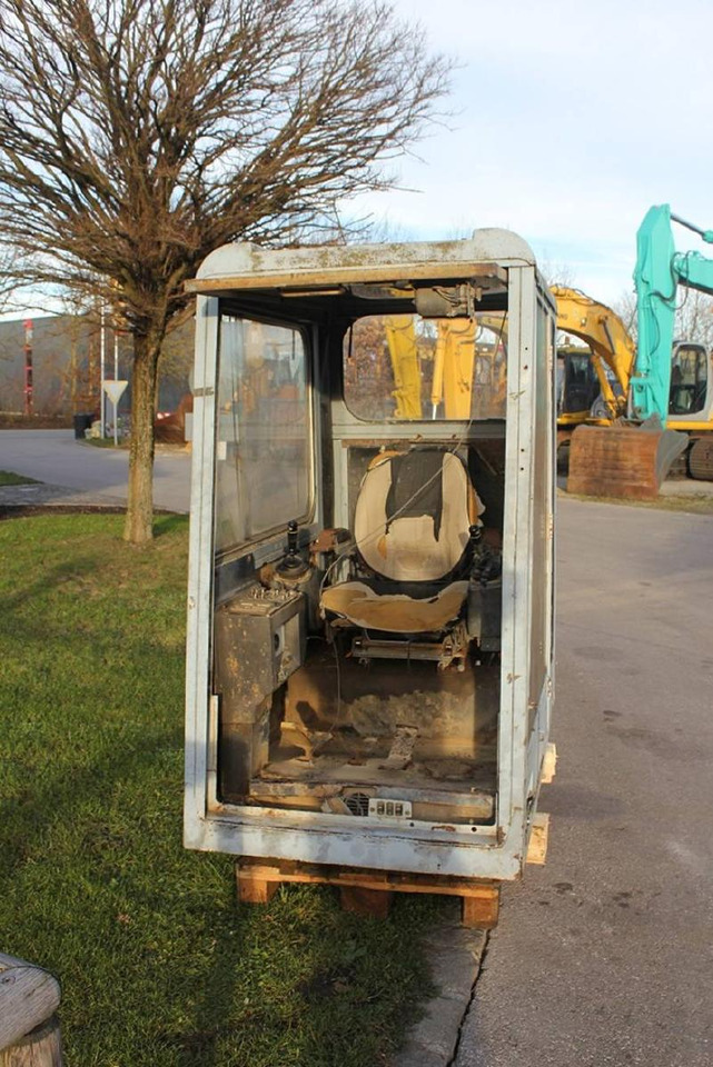 Poclain - Cab for Construction machinery: picture 2 Poclain - Cab for Construction machinery: picture 2