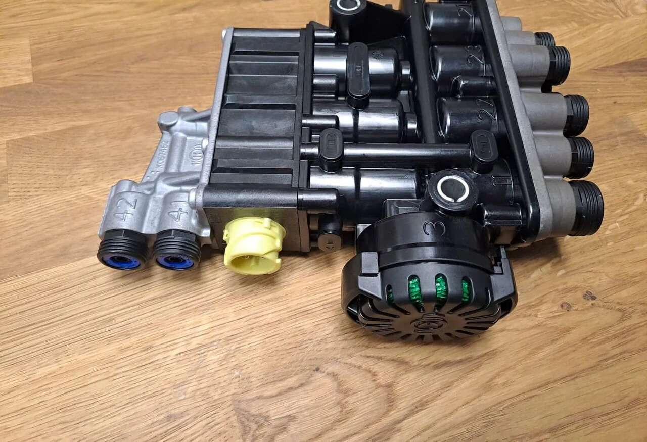 ZAWÓR ECAS K058032N00 NOWY Zawór Sterujący Poduszek Knorr Bremse K058032N00 - Brake valve for Truck: picture 3 ZAWÓR ECAS K058032N00 NOWY Zawór Sterujący Poduszek Knorr Bremse K058032N00 - Brake valve for Truck: picture 3