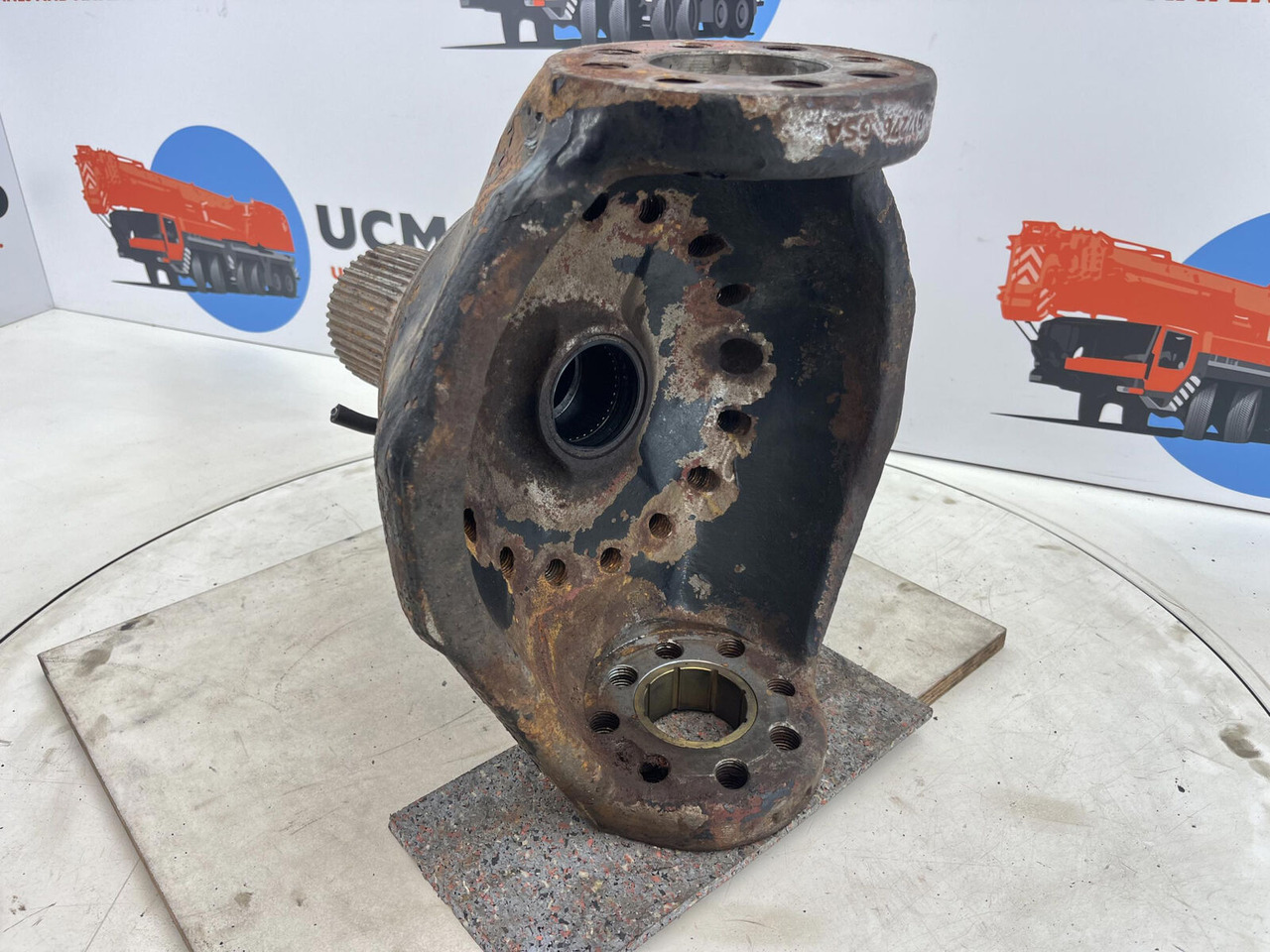 FAUN RTF 40 Steering knuckle 16 holes axle 3 - Steering knuckle for Crane: picture 4 FAUN RTF 40 Steering knuckle 16 holes axle 3 - Steering knuckle for Crane: picture 4