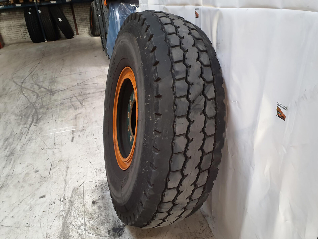 FAUN Wheel 445/95R25 10 7.5 3p - Wheel and tire package for Crane: picture 4 FAUN Wheel 445/95R25 10 7.5 3p - Wheel and tire package for Crane: picture 4