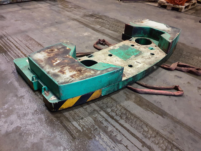 Faun ATF 60-3 counterweight 1,6t - Counterweight for Construction machinery: picture 3 Faun ATF 60-3 counterweight 1,6t - Counterweight for Construction machinery: picture 3