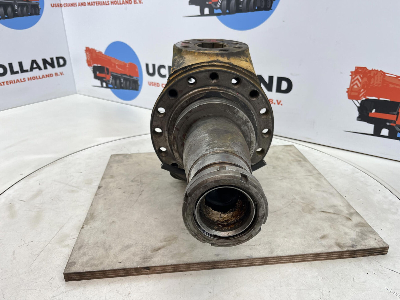 Grove AT 880 Steering knuckle 16 holes axle 2 - Steering knuckle for Mobile crane: picture 2 Grove AT 880 Steering knuckle 16 holes axle 2 - Steering knuckle for Mobile crane: picture 2