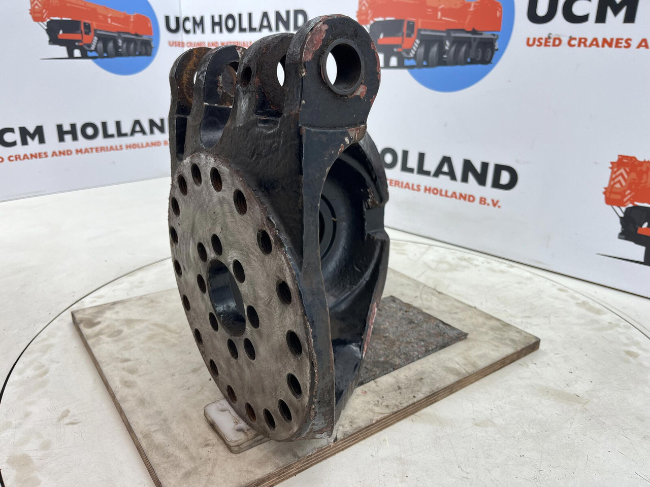 Grove GMK Steering knuckle 16 holes - Steering knuckle for Mobile crane: picture 4 Grove GMK Steering knuckle 16 holes - Steering knuckle for Mobile crane: picture 4