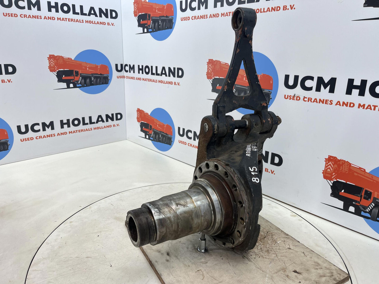 Grove GMK Steering knuckle 16 holes - Steering knuckle for Mobile crane: picture 1 Grove GMK Steering knuckle 16 holes - Steering knuckle for Mobile crane: picture 1