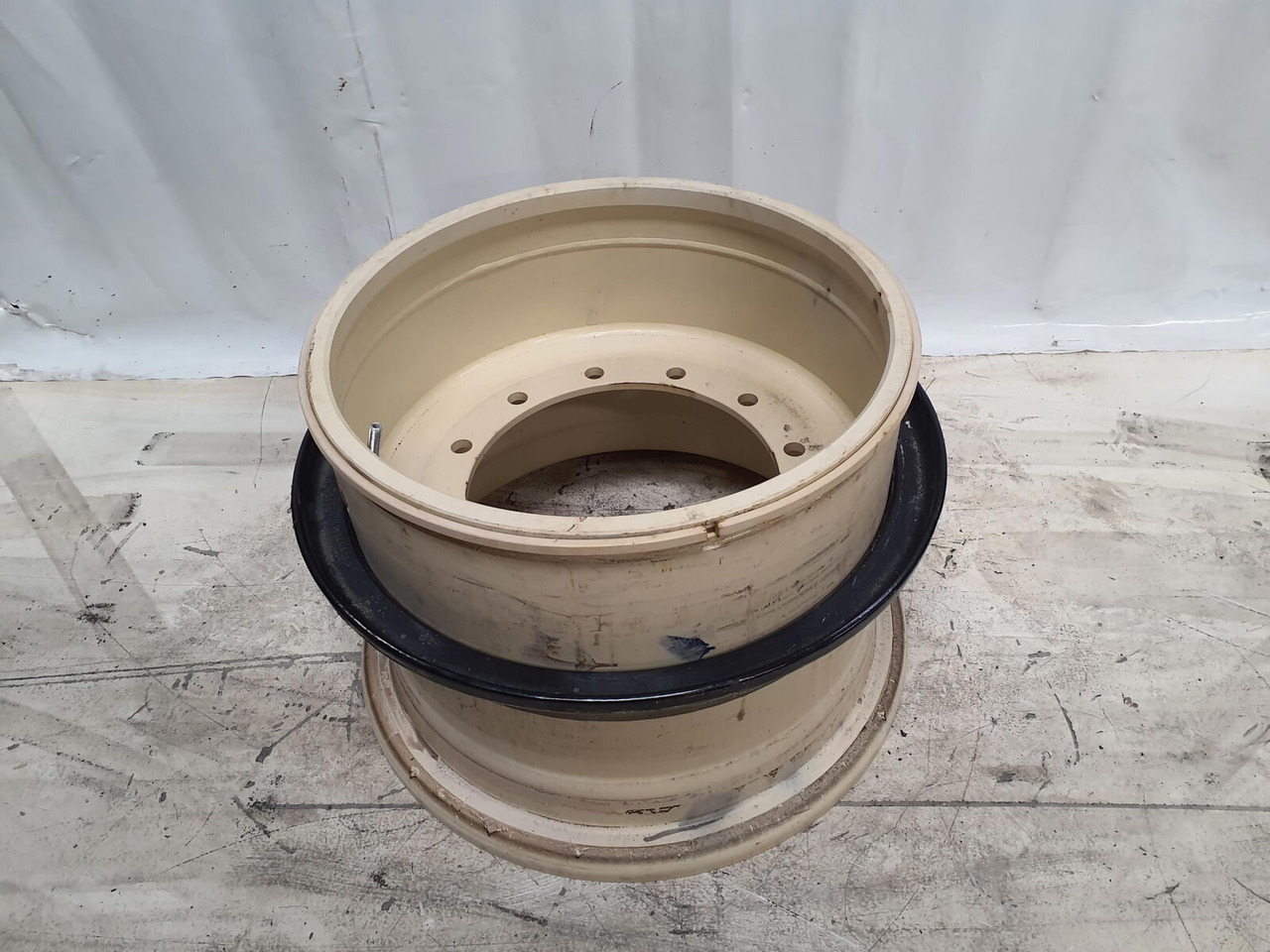 Grove Rim 525/80R25 12 20.5 3p - Rim for Crane: picture 1 Grove Rim 525/80R25 12 20.5 3p - Rim for Crane: picture 1