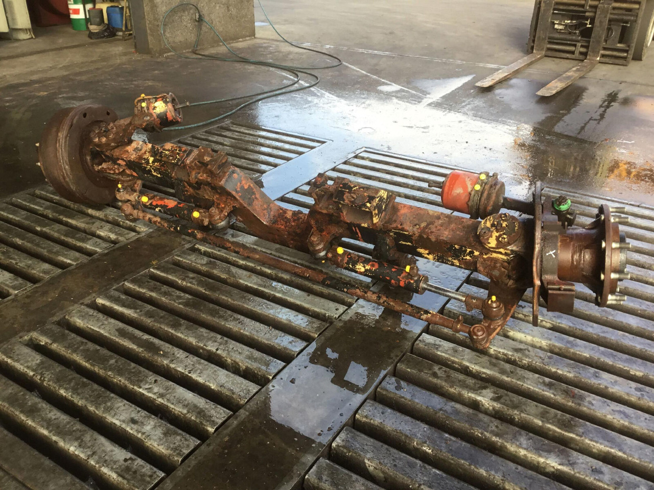 Liebherr LT 1160 axle 4 - Axle and parts for Mobile crane: picture 2 Liebherr LT 1160 axle 4 - Axle and parts for Mobile crane: picture 2