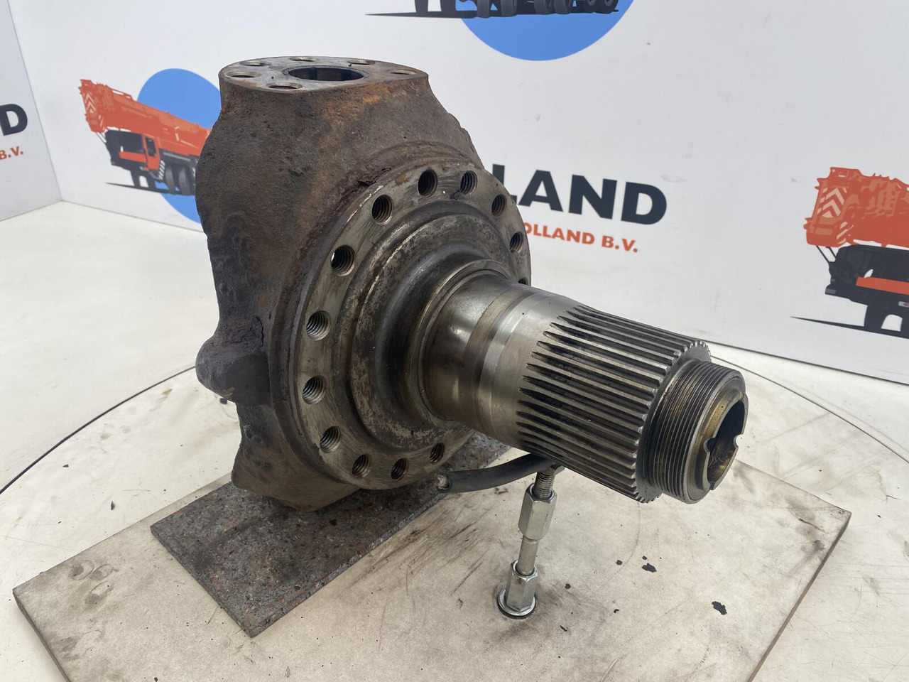 Liebherr LTM 1025 Steering knuckle 16 holes axle 1 - Steering knuckle for Mobile crane: picture 3 Liebherr LTM 1025 Steering knuckle 16 holes axle 1 - Steering knuckle for Mobile crane: picture 3