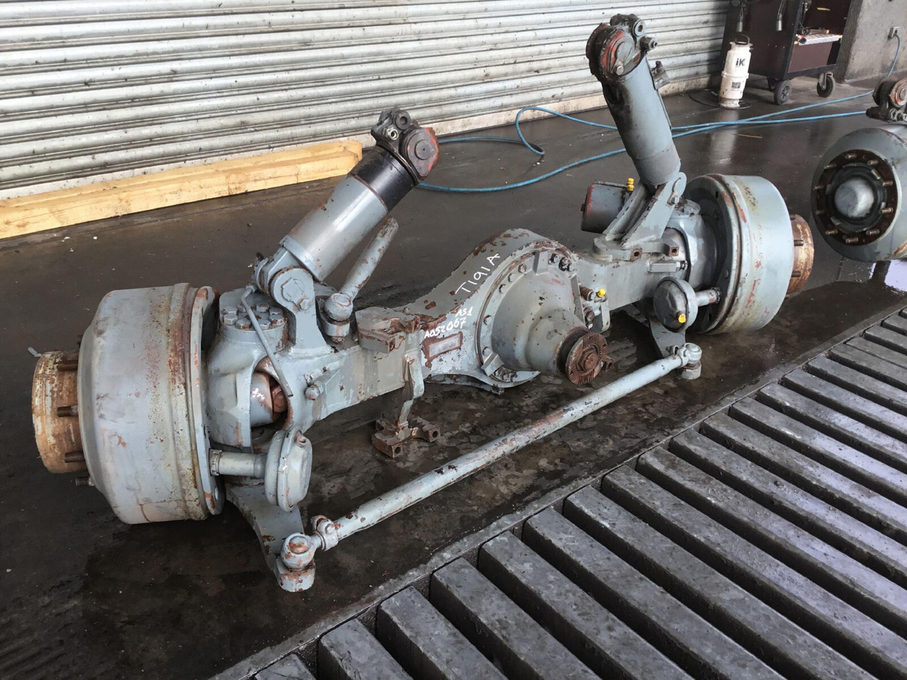 Liebherr LTM 1050-1 axle 1 - Axle and parts for Mobile crane: picture 1 Liebherr LTM 1050-1 axle 1 - Axle and parts for Mobile crane: picture 1