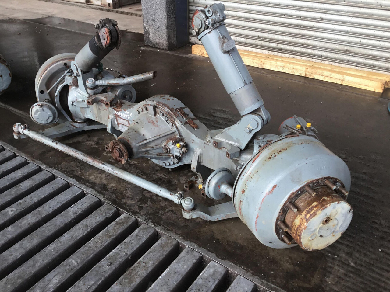 Liebherr LTM 1050-1 axle 1 - Axle and parts for Mobile crane: picture 2 Liebherr LTM 1050-1 axle 1 - Axle and parts for Mobile crane: picture 2