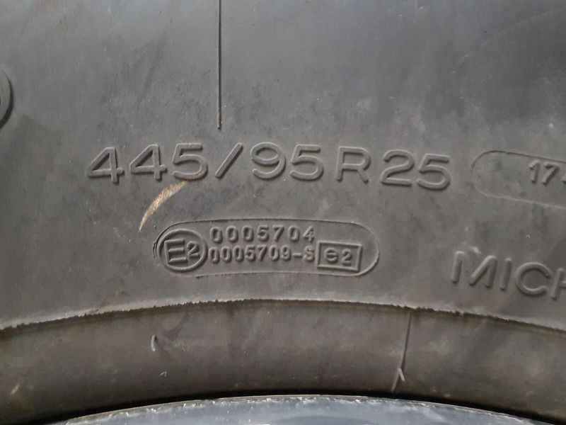 Michelin Wheel 445/95R25 10 12 1p - Wheels and tires for Crane: picture 5 Michelin Wheel 445/95R25 10 12 1p - Wheels and tires for Crane: picture 5