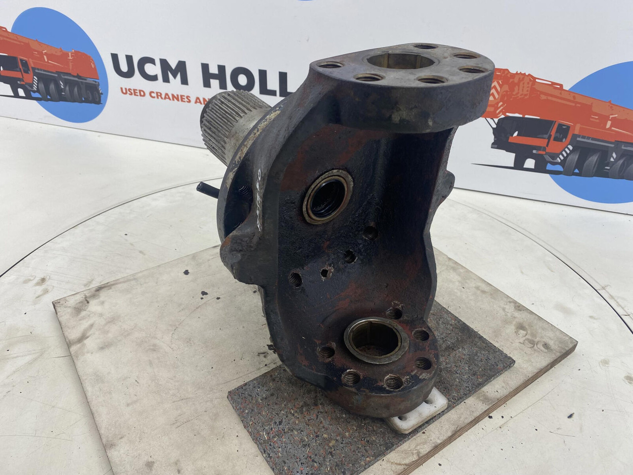 PPM 280 ATT Steering knuckle 16 holes axle 1 - Steering knuckle for Crane: picture 4 PPM 280 ATT Steering knuckle 16 holes axle 1 - Steering knuckle for Crane: picture 4