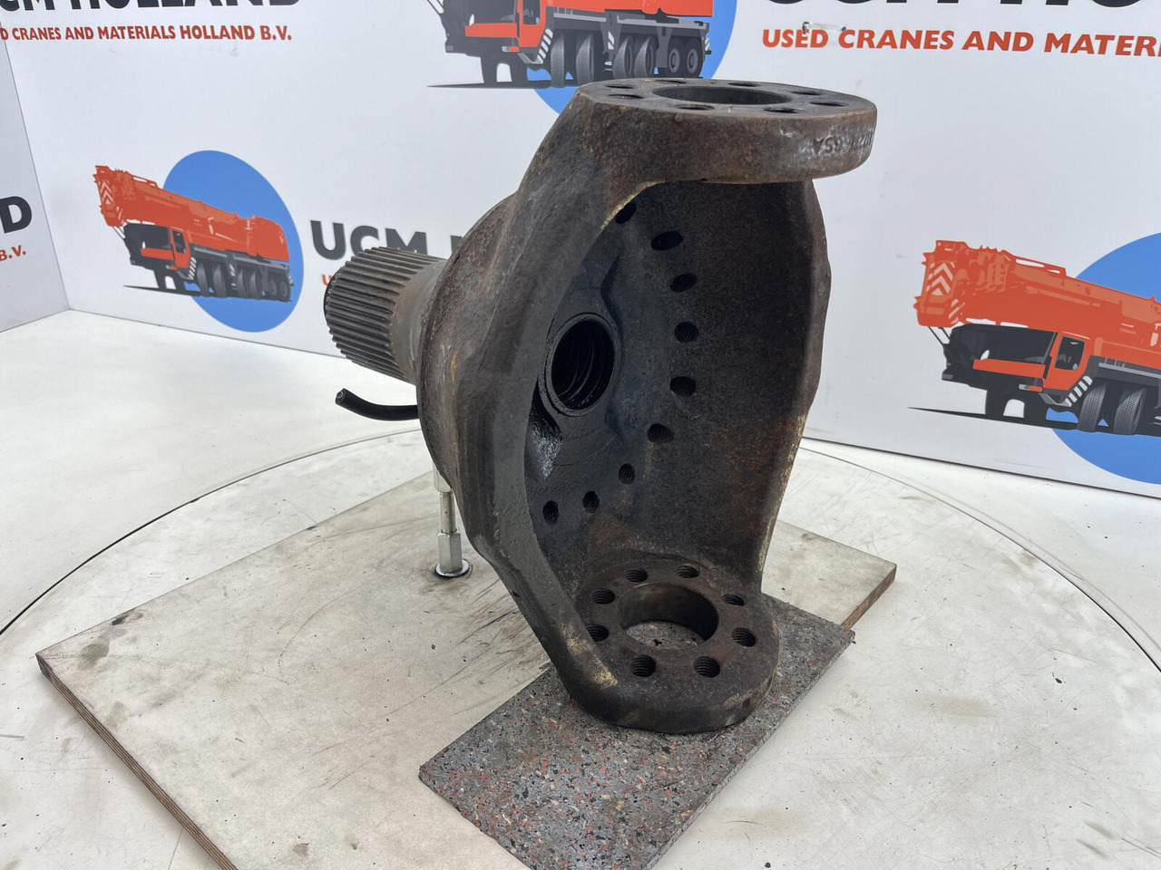 PPM ATT 400 Steering knuckle 16 holes axle 1 - Steering knuckle for Crane: picture 4 PPM ATT 400 Steering knuckle 16 holes axle 1 - Steering knuckle for Crane: picture 4